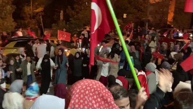 Beylikdüzü'nde zafer kutlamaları gece yarısına kadar sürdü