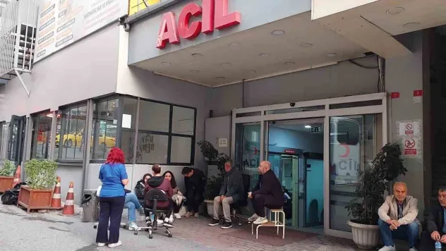 Beyoğlu'nda özel hastane 'deprem tadilatı' gerekçesiyle kapatıldı, işten çıkarılan çalışanlar tepki gösterdi