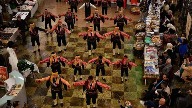Beypazarı Belediye Başkanı Kaplan, seymenlerle birlikte Ankara havası oynadı