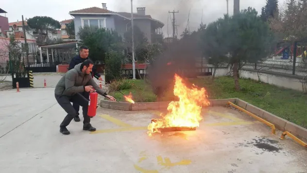 Biga İtfaiyesi'nden Yangın Eğitimi ve Tatbikatı