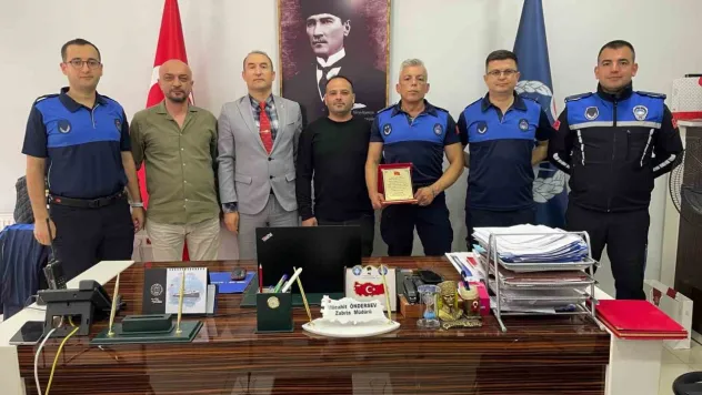 Bilecik'te başarılı operasyonlara imza atan zabıtalara plaket verdi