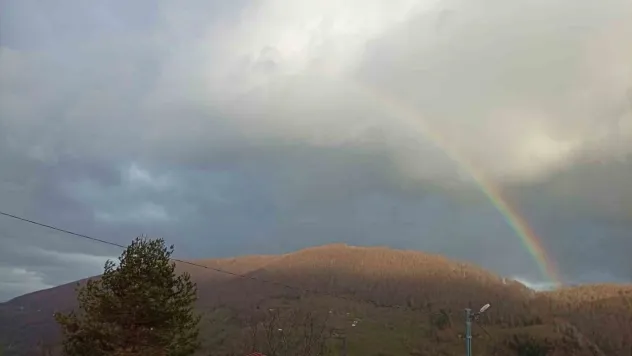 Bin rakımda oluşan gökkuşağı hayran bıraktı