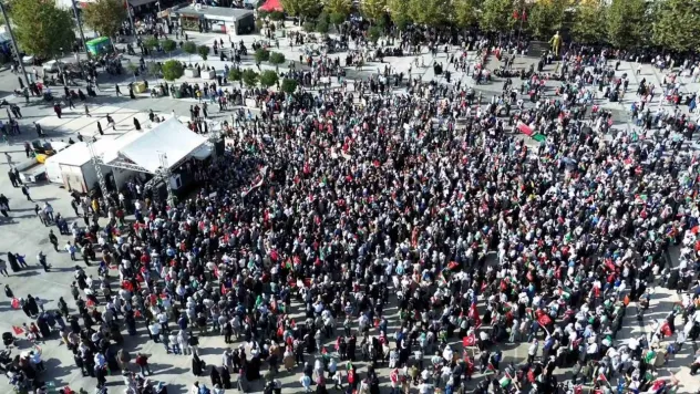 Binler, Filistin için tek ses oldu: Sakarya'dan dünyaya 'Gazze'ye özgürlük' mesajı verdiler