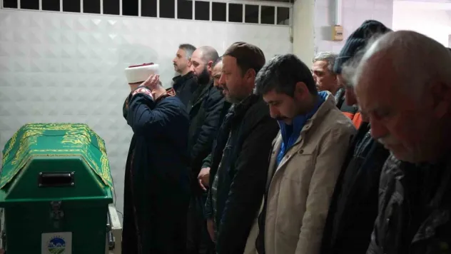 Bulgaristan'daki kazada hayatını kaybeden tır sürücüsü, Sakarya'da defnedildi