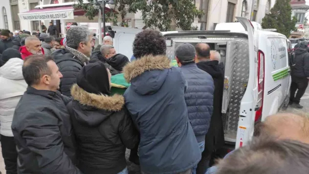 Burhaniye' de çukura düşerek yaşamını yitiren genç iş insanı toprağa verildi