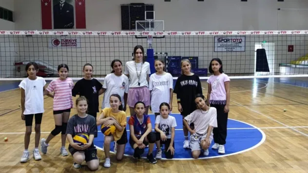 Burhaniye'de yaz spor okulları açıldı