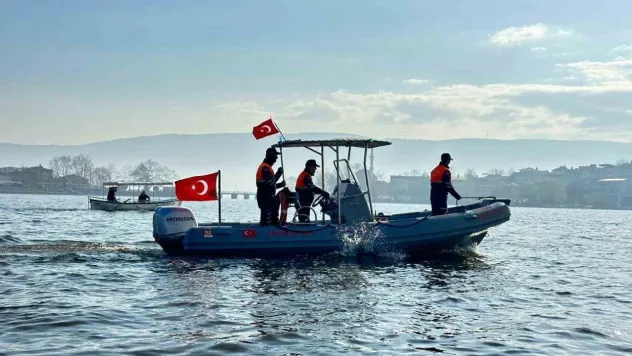 Bursa'da Uluabat Gölü'nde büyük operasyon...30 kişi suçüstü yakalandı
