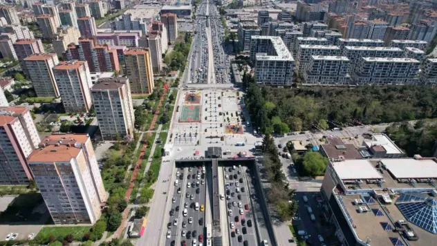 Büyükçekmece ile Avcılar arasında yaşanan trafik yoğunluğu havadan görüntülendi