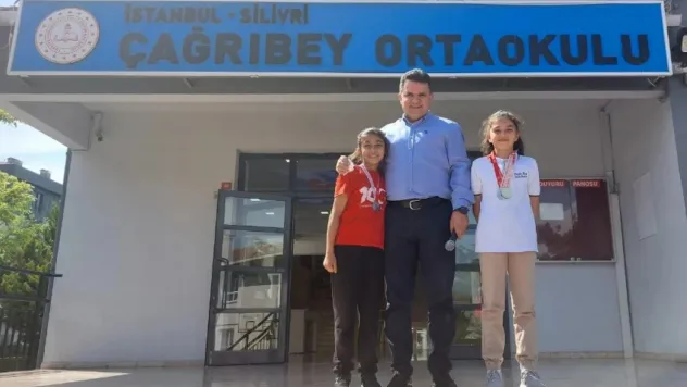 Çağrıbey Ortaokulu Öğrencilerine Madalyaları Verildi