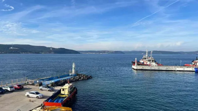 Çanakkale Boğazı sisin etkisini yitirmesiyle tekrar trafiğe açıldı