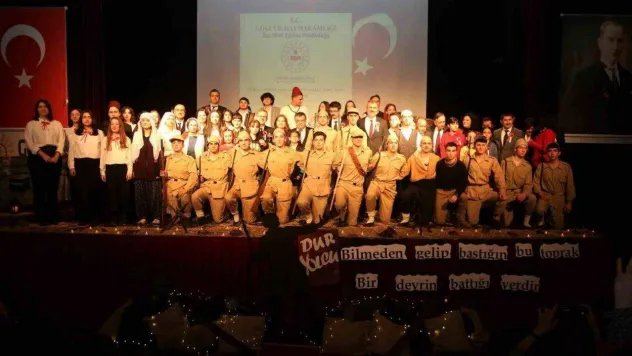 Çanakkale Zaferi'nin tiyatro oyunu dakikalarca ayakta alkışlandı