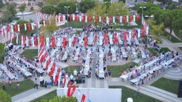 Çanta Meydanında Halk Sofraları Kuruldu