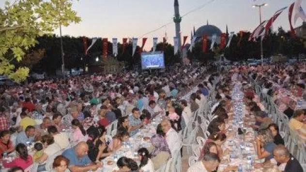 Çanta Meydanında Halk Sofraları Kuruldu