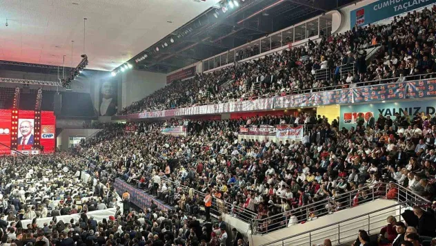 CHP 38. Olağan Kurultay'ında Kılıçdaroğlu ve Özel salona giriş yaptı
