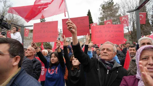 CHP Genel Başkanı Özel: 'Esas beka sorunu Türkiye'nin gençlerinin dünyanın başka ülkelerinde hayat kurmasıdır'
