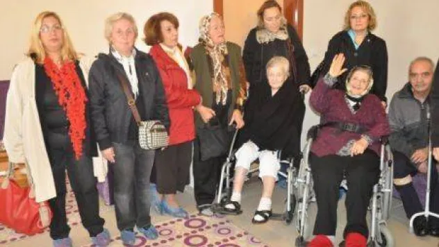 CHP'li kadınlardan -huzurlu- ziyaret