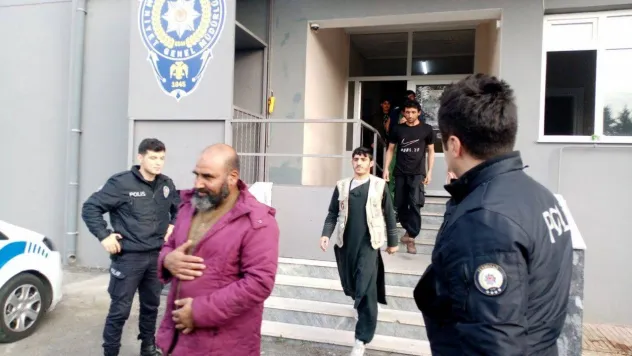 Çorlu'da 8 kaçak göçmen yakalandı