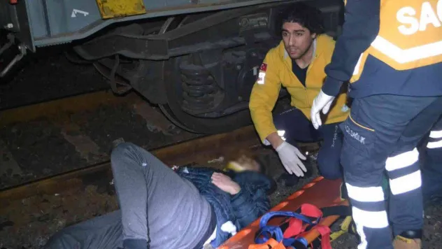 Çorlu'da bir genç rayların kenarında yaralı bulundu