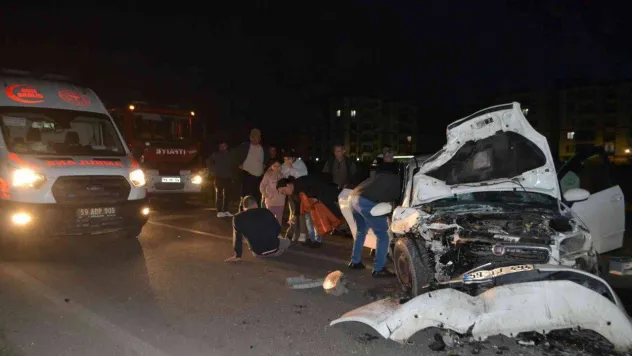 Çorlu'da iki otomobil kafa kafaya çarpıştı: 1 ölü, 3 yaralı