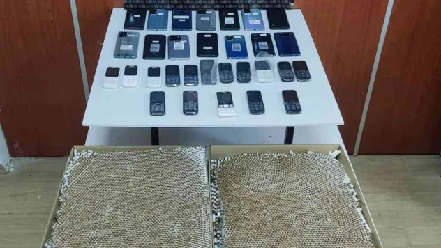 Çorlu'da kaçak telefon ve makaron ele geçirildi