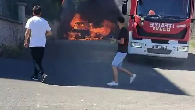 Çorlu'da otomobil cayır cayır yandı