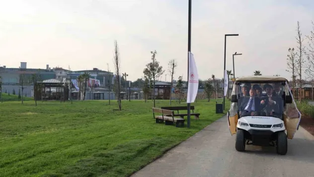 Cumhurbaşkanı Erdoğan, Atatürk Havalimanı Millet Bahçesi'nde esnafı ziyaret etti