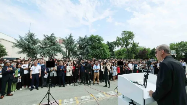 Cumhurbaşkanı Erdoğan, Haydarpaşa Lisesi'nde karne törenine katıldı