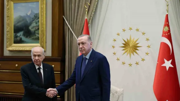 Cumhurbaşkanı Recep Tayyip Erdoğan, Cumhurbaşkanlığı Külliyesi'nde MHP Genel Başkanı Devlet Bahçeli'yi kabul etti.
