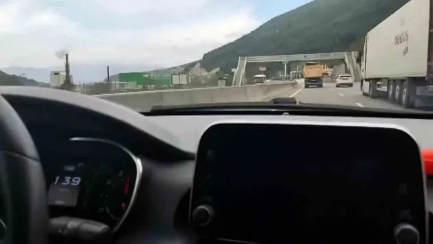 D-650'de otomobiller kamyona yetişemedi