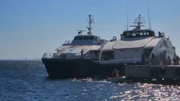 Deniz otobüsü Avşa Adası açıklarında kayalıklara çarptı: Yolcular tahliye edildi