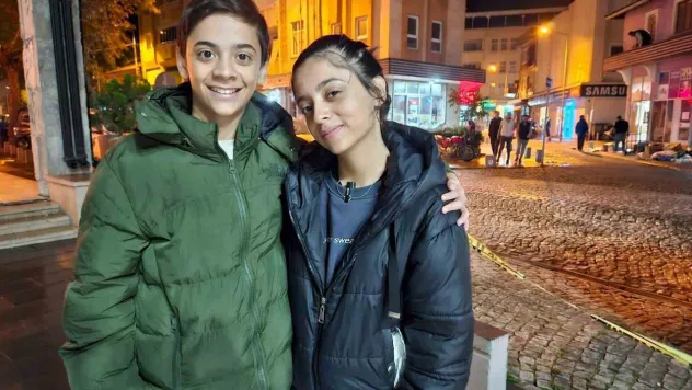 Depremde ölümden döndüler: 'Kardeşimi enkazın altında kaldı sandım'