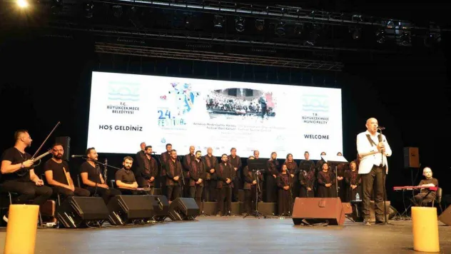 Depremde yaşamını yitiren KKTC'li çocuklar için söyledikleri şarkı yüzlerce dinleyiciyi hüzne boğdu