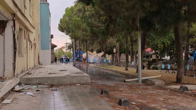 Depremin vurduğu Sındırgı'da aylar sonra yağmur yağdı