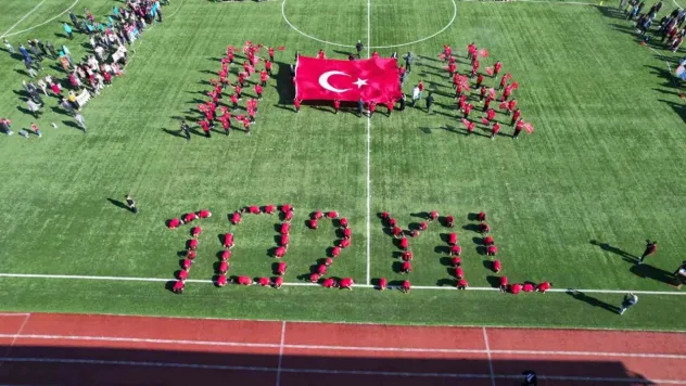 Depremin vurduğu Sındırgı'da Cumhuriyet coşkusu yaşanıyor