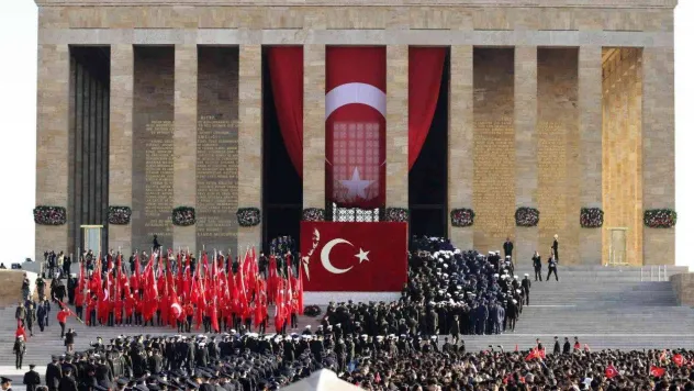 Devlet erkanı vefatının 84'üncü yıldönümünde Ata'nın huzurunda