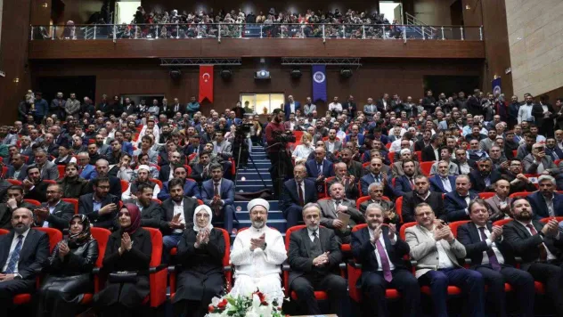 Diyanet İşleri Başkanı Erbaş: 'İnsanlığın huzur ve refahı, yeryüzünün imar ve ıslahı için koşturuyoruz'