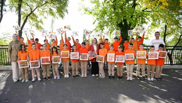 Dökülen yapraklar, sanata dönüştü