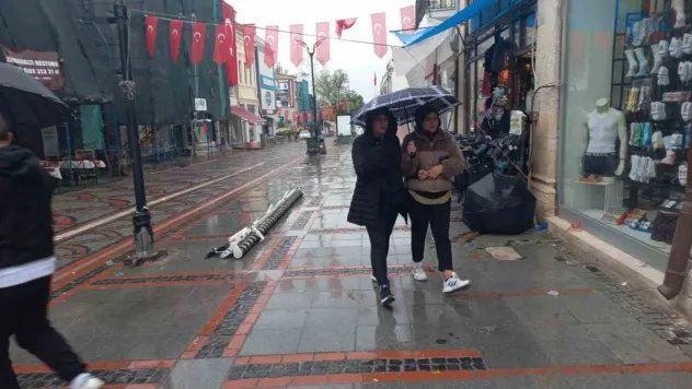 Edirne'de beklenen yağmur başladı