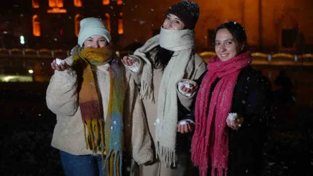 Edirne'de kar sevinci: Vatandaşlar beyaz örtünün tadını çıkardı