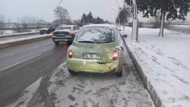 Edirne'de kar yağışında zincirleme kaza: 9 araç birbirine girdi