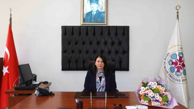 Eğitim bilimleri enstitüsünde bayrak değişimi