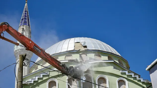 Ekonomik ömrünü tamamlayan Gazitepe Camii'nin yıkımı başladı