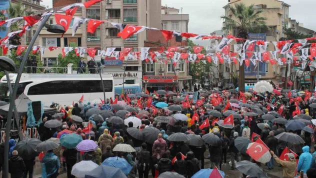 Ekrem İmamoğlu, Biga'da 'Halk Buluşması'nda vatandaşlara seslendi