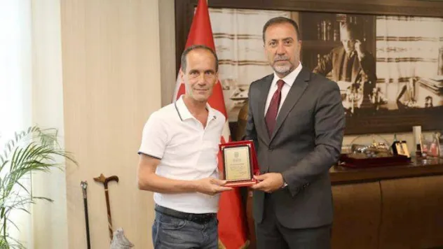 Emekli personellere teşekkür plaketi