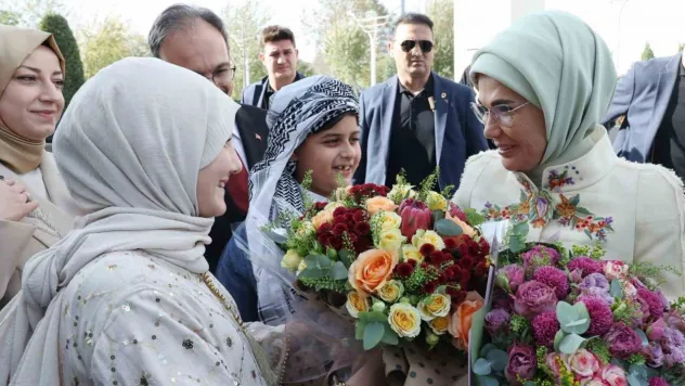 Emine Erdoğan: 'Siirt'te gösterdiğiniz kardeşliği hiç unutmadık, unutmuyoruz'