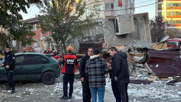 Enkaz altında 7 kişinin olduğu tahmin ediliyor