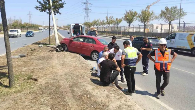 Esenler'de cenazeye giderken direksiyon hakimiyetini kaybederek kaza yapan abi kardeş yaralandı