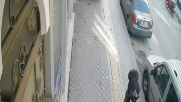 Esenyurt'ta düşen cüzdanı çaldı, sosyal medyada görünce iade etti