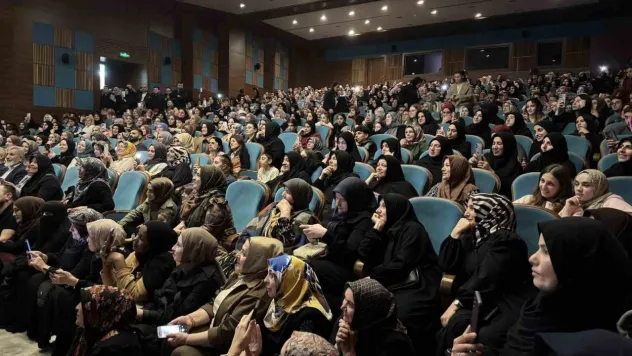 Esenyurt'ta sanat dolu bir akşam: Hayati İnanç'tan 'Hayata Şiirden Bakmak' söyleşisi