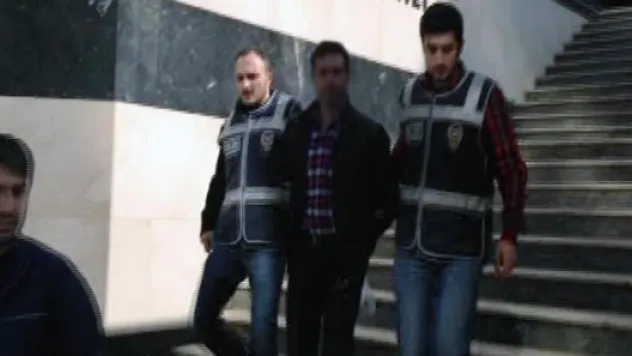 Eski eşe baltalı tecavüz